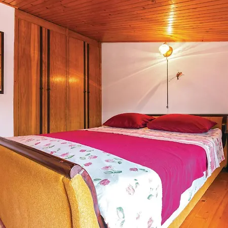 Beautiful In With 5 Bedrooms, Wifi And Outdoor Swimming Pool בית נופש