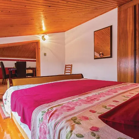 בית נופש Beautiful In With 5 Bedrooms, Wifi And Outdoor Swimming Pool *