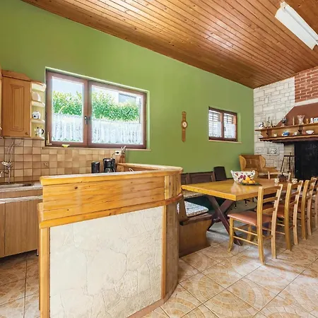 Beautiful In With 5 Bedrooms, Wifi And Outdoor Swimming Pool בית נופש *